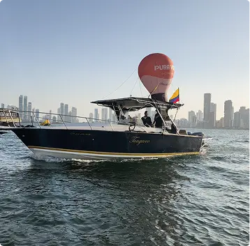 Lancha de traslado náutico gratuito hacia Pura Vida desde muelles de Cartagena